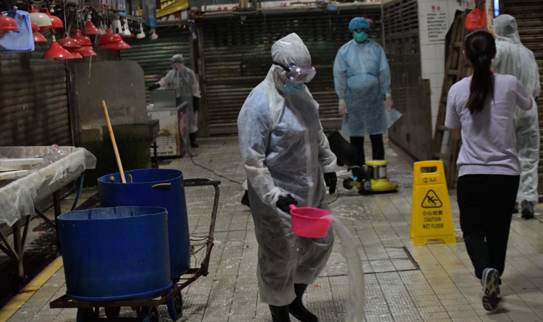 食環署一連三日分批為12個街市清潔防疫