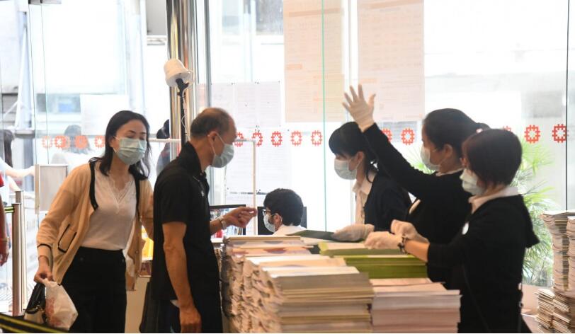 新一期居屋今起接受申請 市民冒雨取表