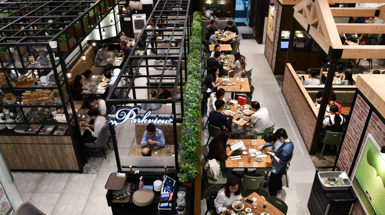 政府今起收緊社交距離措施 食肆每枱限4人