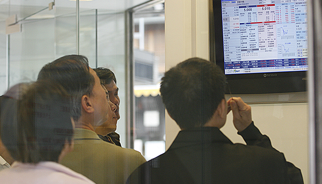 恒指低開83點 ATMX全線走低 車股逆市揚