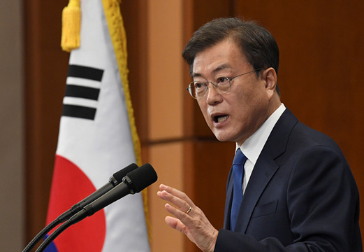 文在寅施政支持率降至曹國爭議後最低