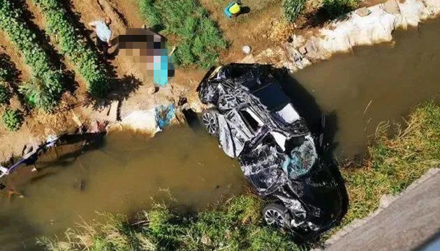 車主用千斤頂做警示牌致多車連撞？交警通報：係橋樑伸縮縫損壞