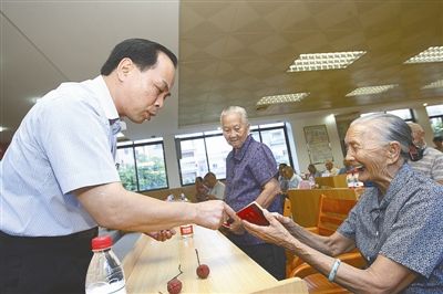 高齡津貼發放將實現無感申辦 深圳擬出台《高齡老人津貼發放管理辦法》