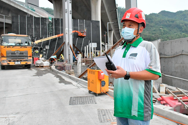 【疫中有愛】地盤防疫非易事 全靠阿Sir軟硬功