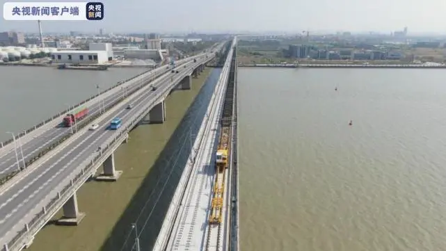 廣東佛莞城際鐵路開始鋪軌 將與京廣高鐵無縫對接