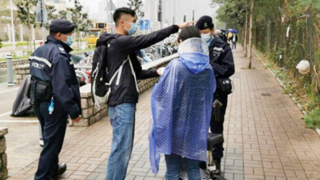 警方將軍澳打擊非法電動車 拘4人扣查4車