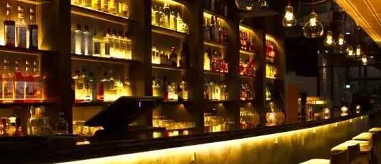 警方在觀塘搗破無牌酒吧拘捕32人