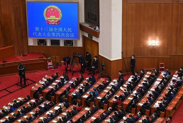 超長掌聲為哪般？這屆青年人為何備受關注？