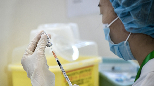 本港累計逾30萬人接種首劑新冠疫苗 約21万人選擇科興