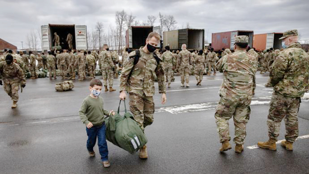 美國考慮駐阿美軍撤離計劃延后半年