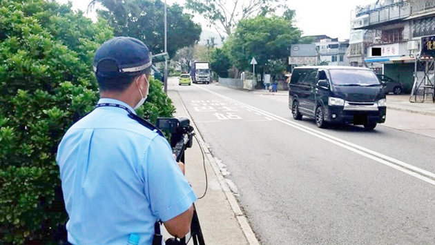 警方元朗打擊違泊 發2618張告票檢控9司機