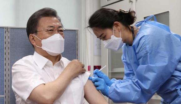 文在寅接種阿斯利康疫苗 6月將出席七國集團領導人會議