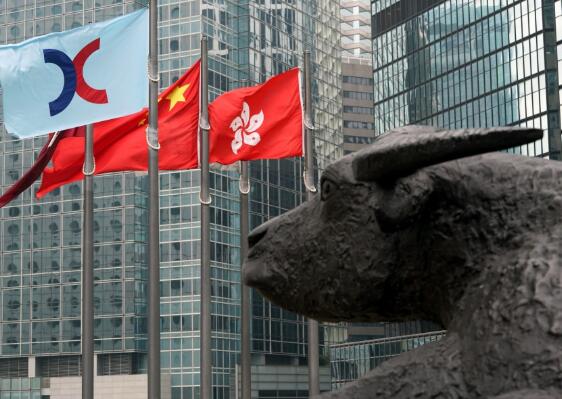 【港股動態】恒生指數半日跌339點