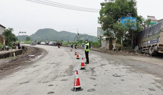 廣西河池一貨車失控撞上麵包車致6死3傷