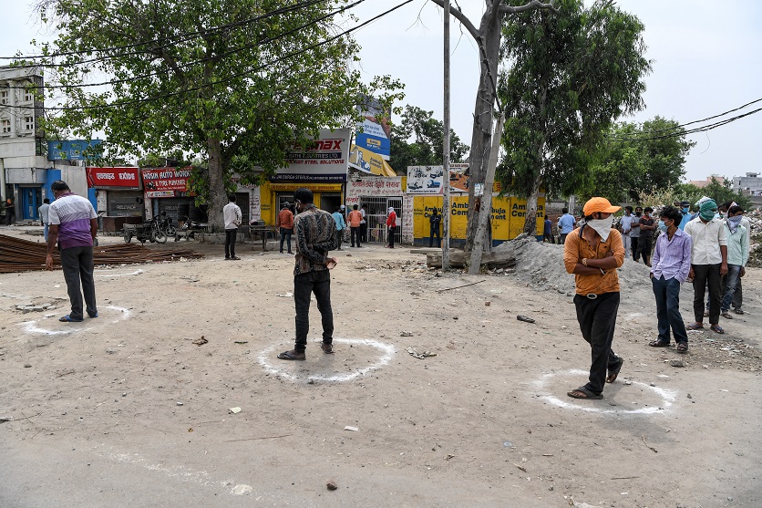 印度北方邦假酒中毒事件至少36死　警方拘10名嫌犯