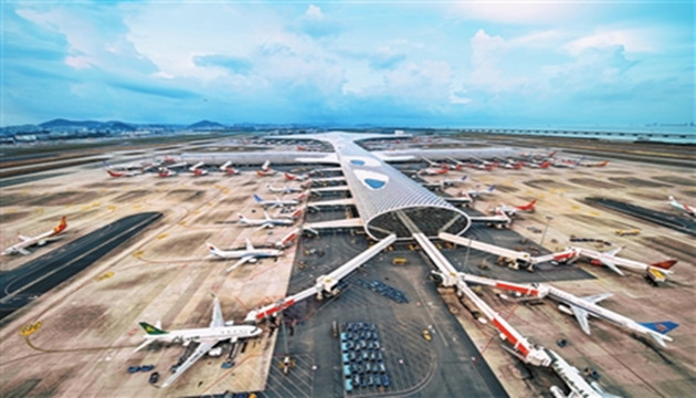深圳寶安機場400余架次航班取消 佔比四成左右