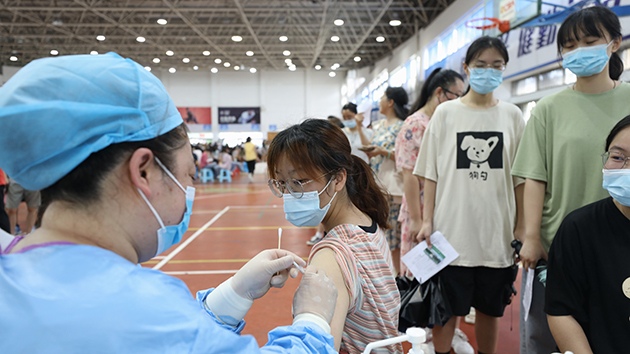 外媒眼中「驚人的里程碑」：中國新冠疫苗接種達10億劑次