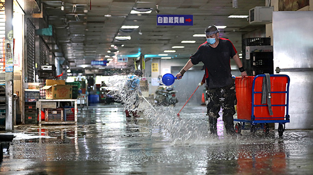 雙北果菜市場逾6千人快篩 若陰性隨即打疫苗