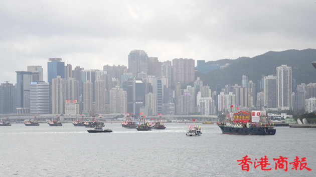 圖集｜本港漁船懸掛橫幅慶賀中共成立100周年