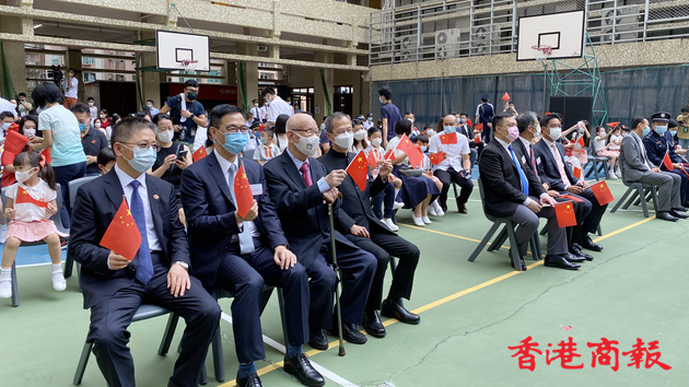 圖集｜駐港部隊儀仗隊進校園升旗