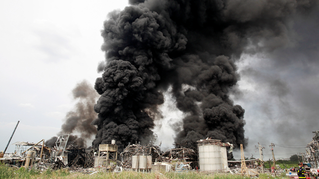 泰國化工廠爆炸已致逾20人受傷 附近機場震感明顯