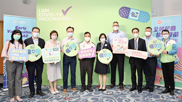 政府外展接種服務隊為迪士尼約千名員工接種疫苗