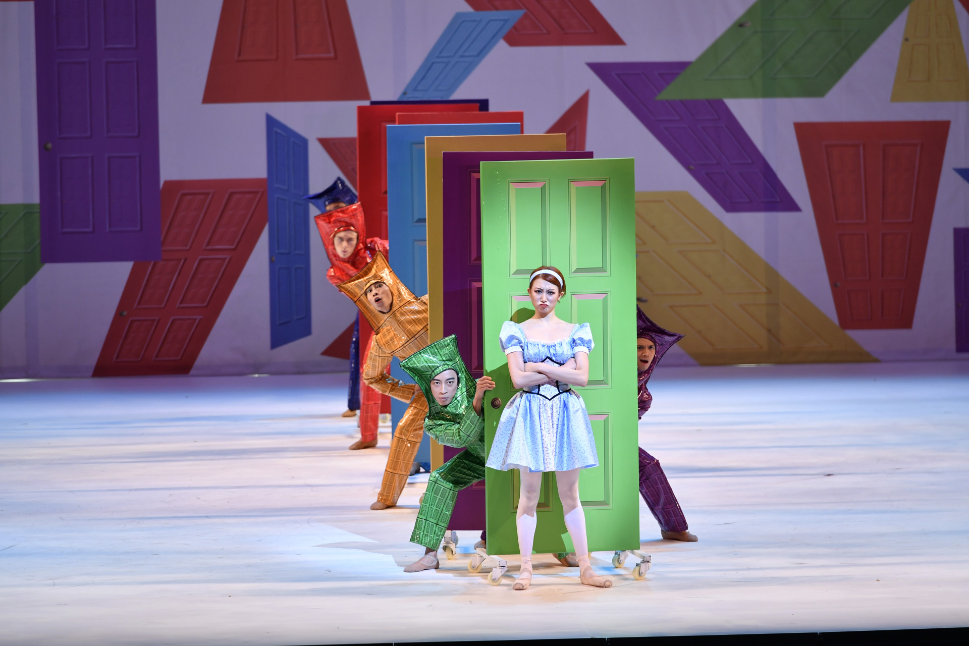 有片 | 港芭衛承天的童心創意：跟愛麗絲在劇院飛上天、下兔洞