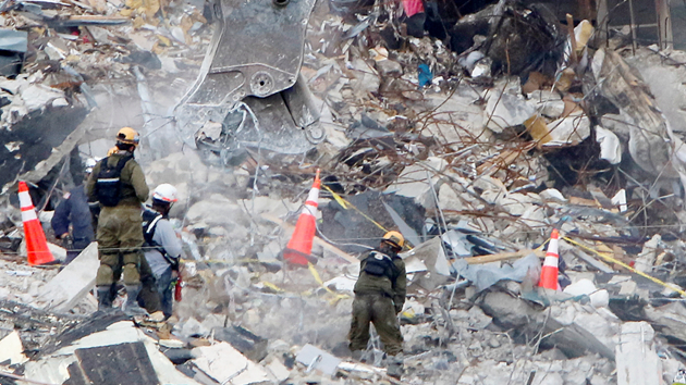 美佛州塌樓廢墟清理結束 遇難者遺體識別仍在繼續