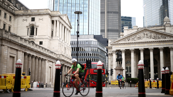 英國會報告指納稅人需用數十年承受疫情代價