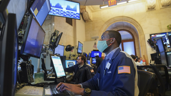 觀望聯儲政策前景及財報 美股三大指數齊升