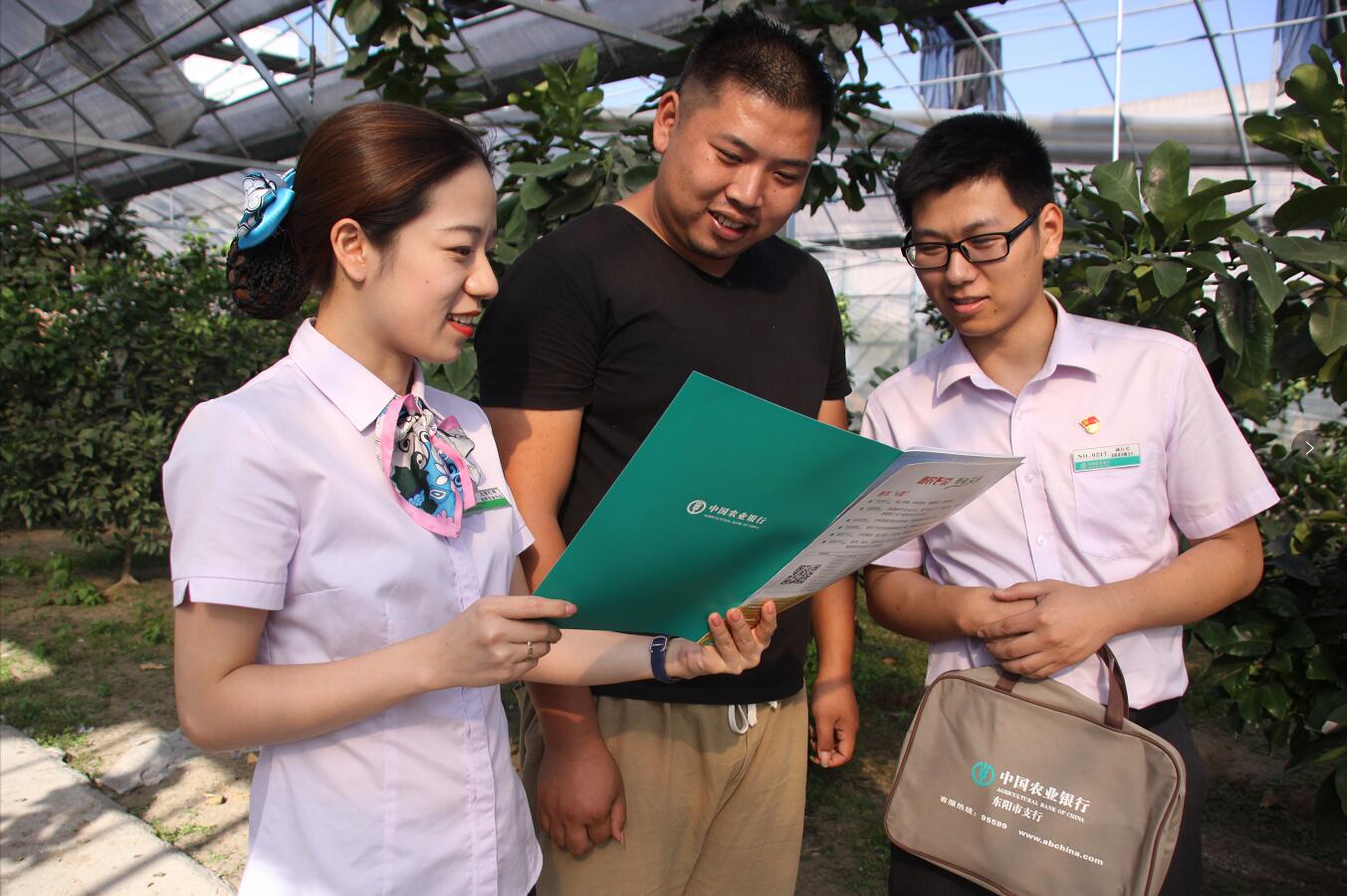 農行中報業績亮眼 個存餘額同業第一掌銀月活客戶數突破1.24億