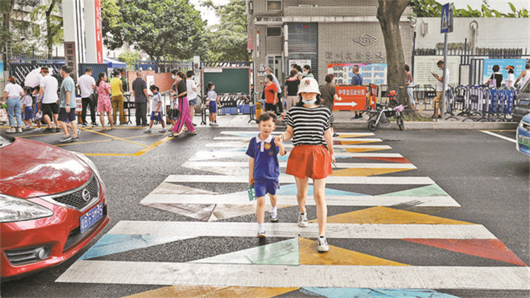 廣東：監護人應主動提供與嬰幼兒共同生活家庭成員行程健康碼