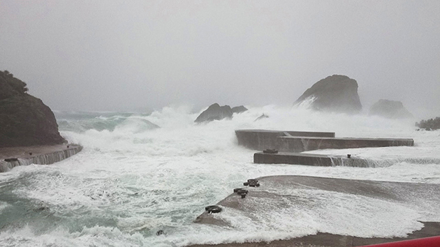 颱風「璨樹」將登陸或擦過台灣島東北部