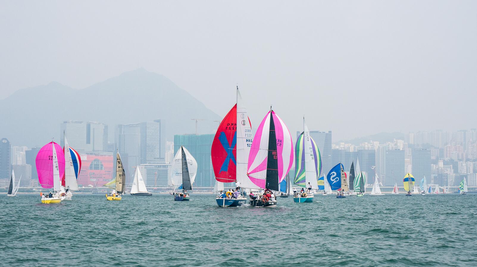 「秋季帆船賽」維港上演  逾500名帆船好手同場較量