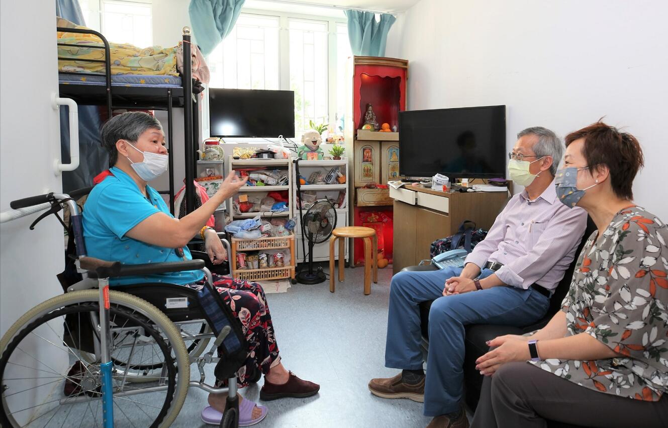 陳家樂探訪屋邨居民 了解居民對居住環境與屋邨服務想法