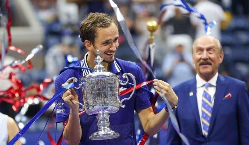 焦科維奇夢碎美網 「95後」梅德韋傑夫首奪大滿貫
