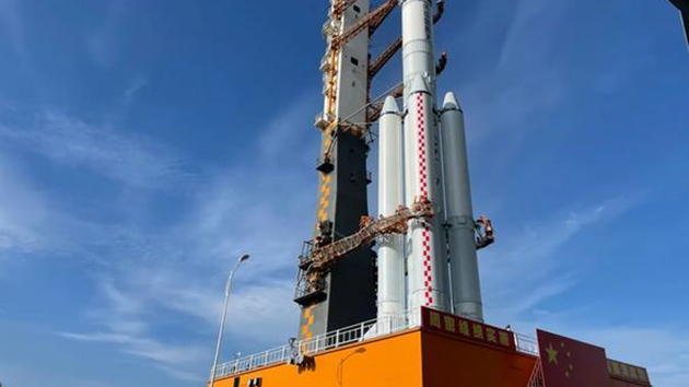 天舟三號貨運飛船船箭組合體垂直轉運至發射區
