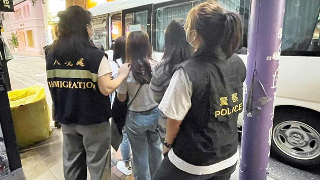 警方聯同入境處油尖區掃黃 拘20男女