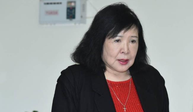 女藝人鄭惠中對李登輝遺像潑紅漆被訴 判拘役25日罰2.5萬