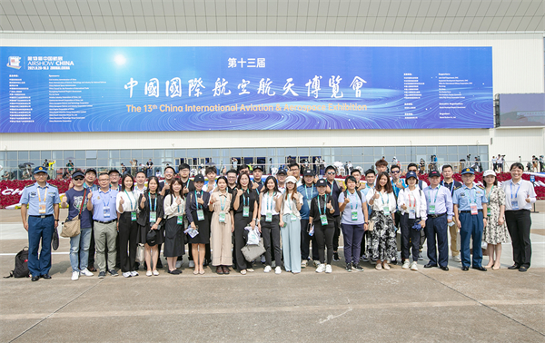 有片 | 港澳青年觀摩珠海航展：「我們為中國強大感到驕傲！」                               