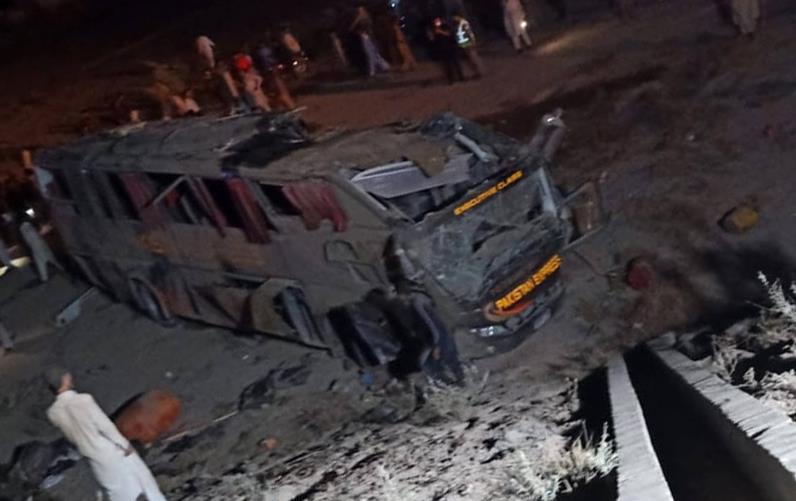 巴基斯坦一客車從立交橋墜落致7死28傷