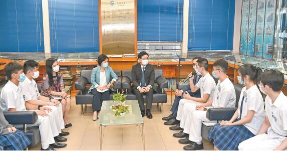 李家超訪金文泰中學抒感受 國安教育是學校應有之責 