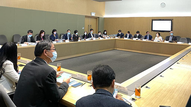 教育局官員向教育界介紹施政報告 楊潤雄：當局致力撥亂反正正本清源