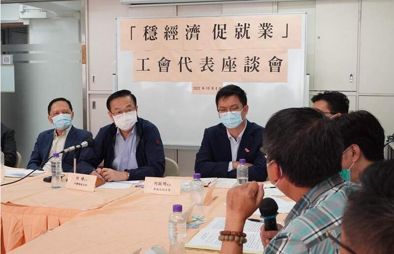 有片 | 「共同把打工仔的煩心事處理好」——中联办副主任何靖落區聆聽基層工友心聲