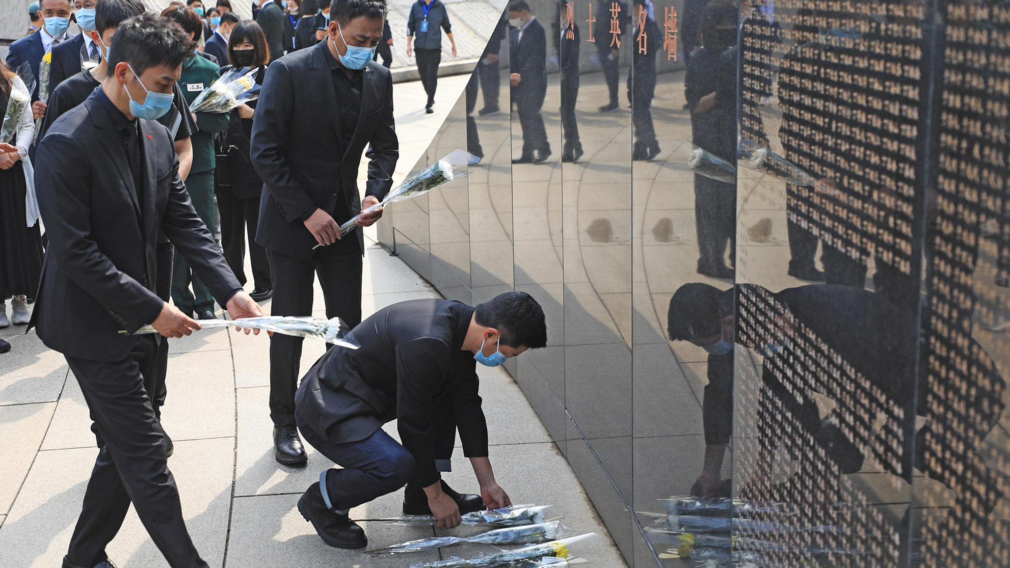 微博大V辱罵「冰雕連」 軍報譴責：良心何在