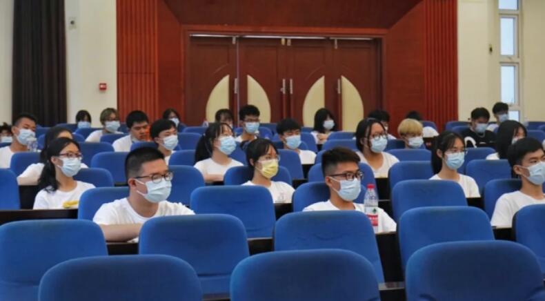 中辦、國辦：鼓勵上市公司、行業龍頭企業舉辦職業教育