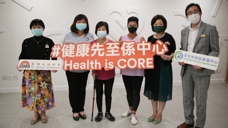 食物及衞生局官員到深水埗地區康健中心考察  　