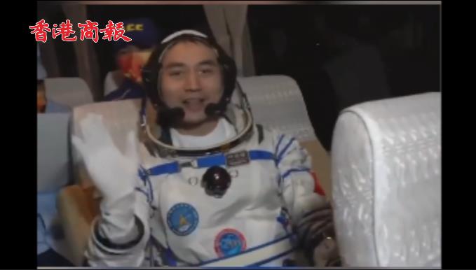 有片 | 首次公開！神十三航天員出征路上唱響歌唱祖國