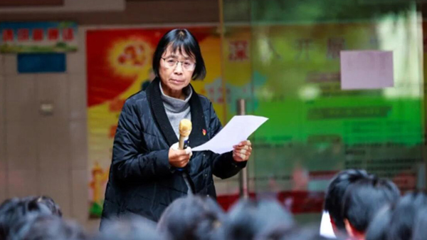 張桂梅被寫進《中華人民共和國簡史》！網友刷屏：她值得！