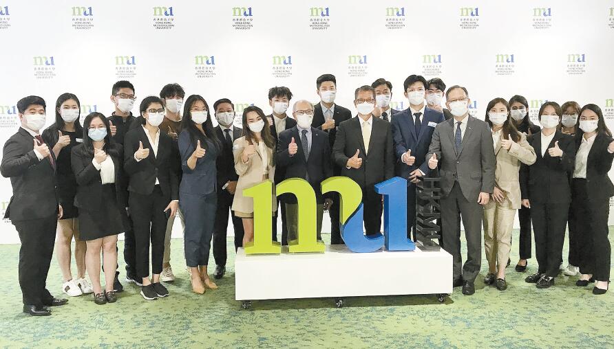 陳茂波關注青年就業問題 冀市民更多分享到經濟發展成果